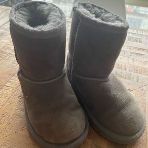Uggs Size 8. Toddlers. Grey